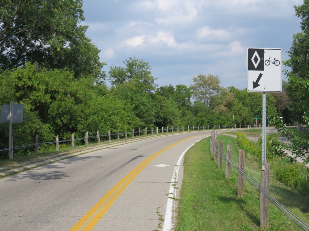 Contraflow bike lane, Ballantyne Drive, Brantford