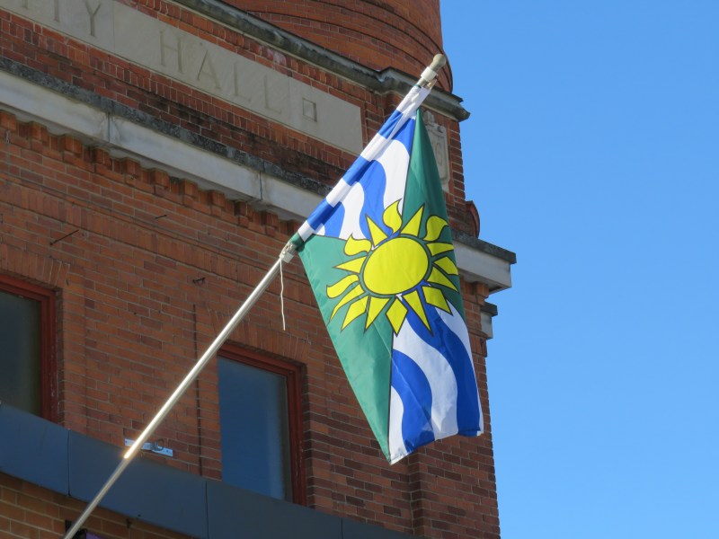 Orillia municipal flag, with a yellow sun in the middle